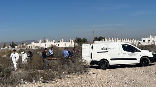 Localizan a el cuerpo de un hombre sin vida en lote baldío