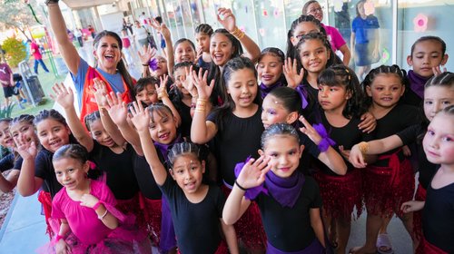 Celebra Inclusión jornada artística con gimnasia y fútbol