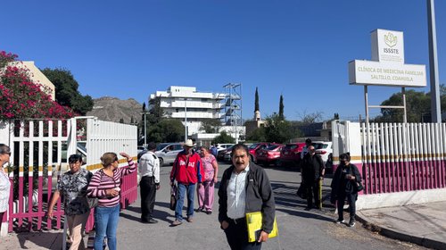Protestan por falta de medicamentos y atención médica en ISSSTE