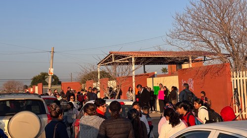 Madres cierran primaria en Saltillo por presuntas agresiones