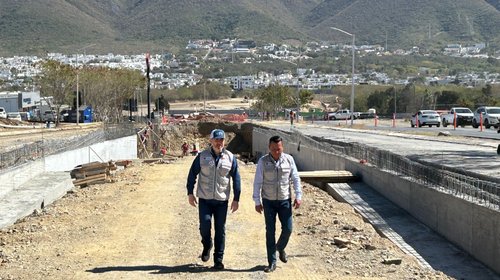Supervisa Adrián de la Garza obras viales en El Huajuco