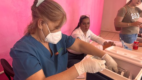 DIF Ramos Arizpe aplica 700 dosis contra sarampión e influenza
