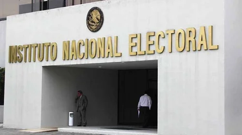 Multa INE a 121 juzgadores por uso de 'acordeones' en campaña