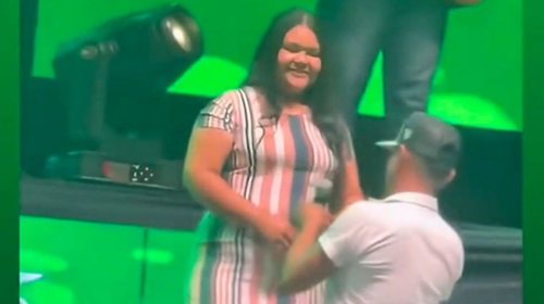 A lo Coldplay: En concierto de Leandro Ríos evidencian a infiel