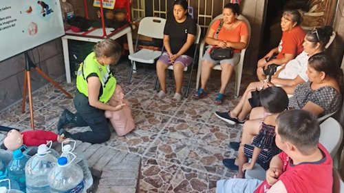 Capacitan en primeros auxilios a mil 500 en Santa Catarina