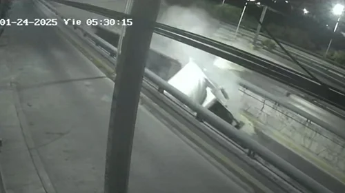 Tráiler sufre aparatosa volcadura en Morones Prieto 