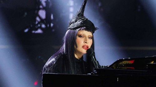 Lady Gaga interrumpe concierto en Tokio para condenar al ICE