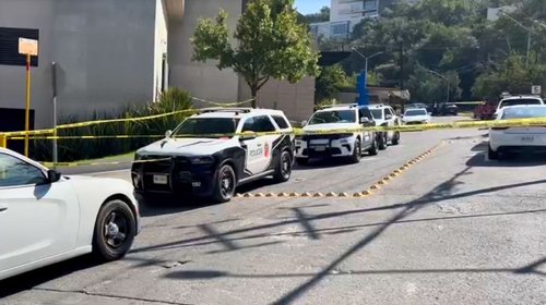 Investigan muerte de mujer tras caer de un edificio en San Pedro