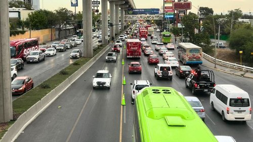 Contraflujo en Av Universidad genera tráfico rumbo al norte