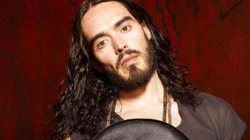 Russell Brand se declara inocente de cargos de agresión sexual