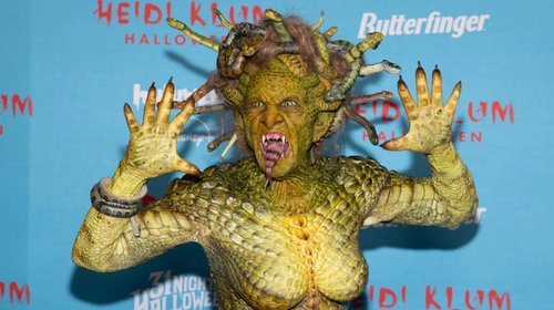 Heidi Klum impacta en Halloween 2025 disfrazada de Medusa