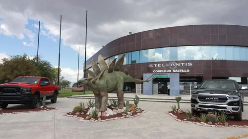 Stellantis detiene líneas de producción en Saltillo