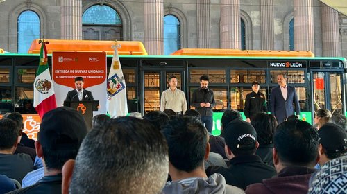 Entregan 60 nuevas unidades al servicio público de transporte