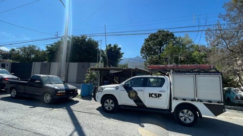 Roban delincuentes armados casa en Santiago; caen en Monterrey