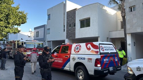 Se salvan dos menores de incendio en su casa en Monterrey