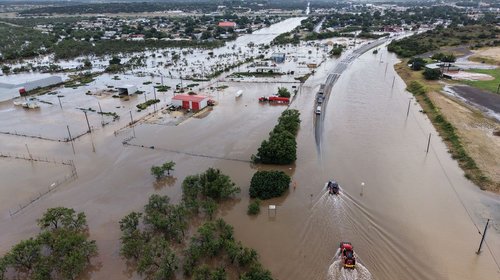 Cientos de personas han sido rescatadas de inundaciones en Texas
