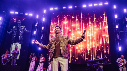 Jorge Celedón conquista la Arena Monterrey con sold out
