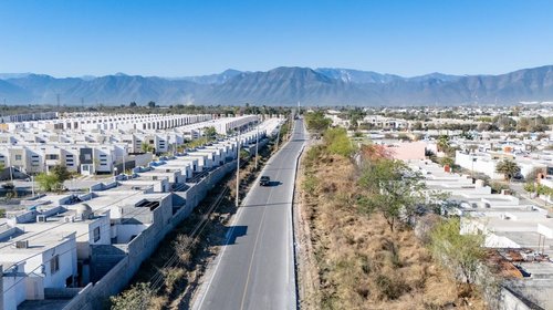Entrega Félix Arratia pavimentación de calle Brecha 76 en Juárez