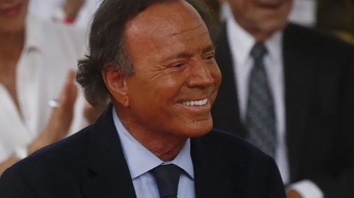 Julio Iglesias demanda a Yolanda Díaz por 50 mil euros