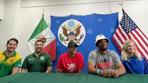Lanzan clínicas de flag fútbol tochito con atletas de EUA