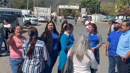 Exigen maestros de Soto de la Marina respeto a derechos laborales