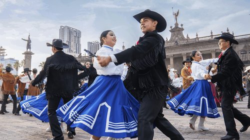 Reúne Mitote Folklórico a 45 grupos de danza en Nuevo León