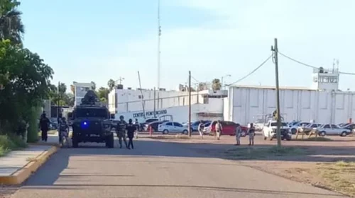 Mueren tres internos tras riña dentro de penal en Sinaloa