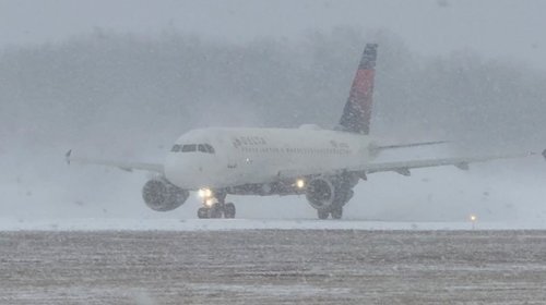 Tormenta de nieve provoca caos aéreo en Nueva York