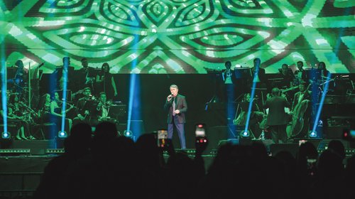 José María Napoleón y Mocedades conquistan la Arena Monterrey