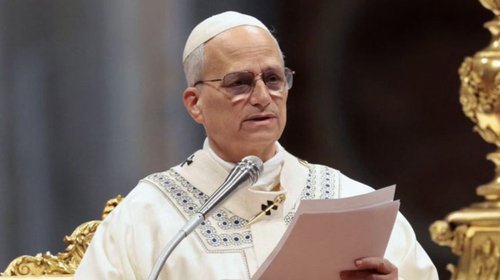 León XIV llama a construir paz y visita la tumba de San Agustín