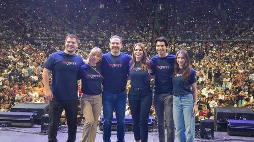 Festeja Adrián de la Garza el Día del Niño en la Arena
