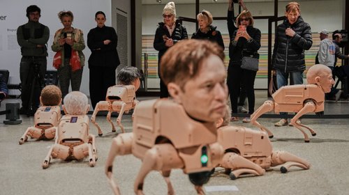 Museo en Berlín exhibe robots con caras de famosos