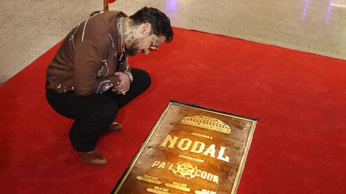 Develan placa para Nodal por siete sold outs seguidos en la Arena