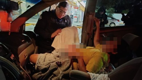 Policías asisten parto dentro de vehículo en Cumbres del Sol
