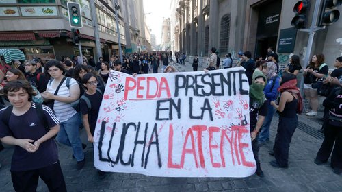 Protestan en Chile por recortes para universidad gratuita