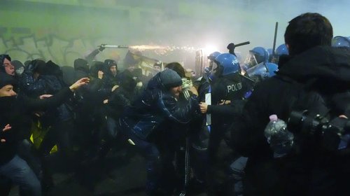 Policía italiana reprime protestas durante Juegos Olímpicos