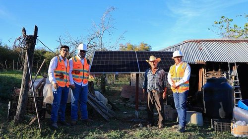 Paneles solares llevan luz a familias en la sierra en Tamaulipas