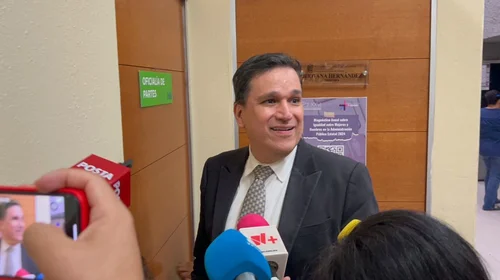 Acude Ejecutivo al Congreso a entregar Paquete Fiscal 2024