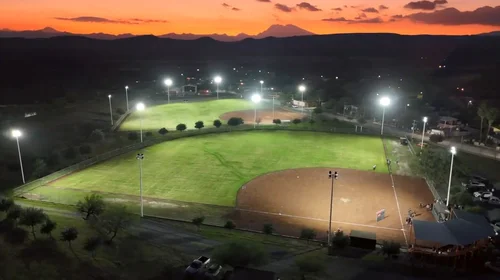 Rehabilita Salinas Victoria campos de béisbol 