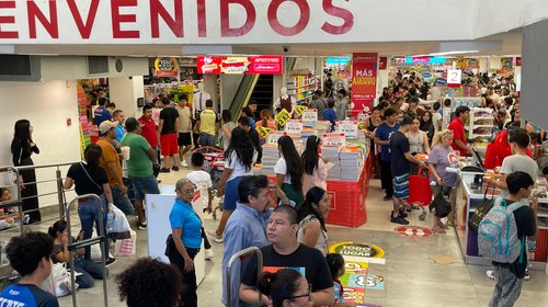 Saturan papelerías de Nuevo León por regreso a clases