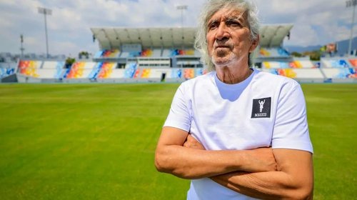 Nombran a 'El Mágico' González Hijo Meritísimo de San Salvador
