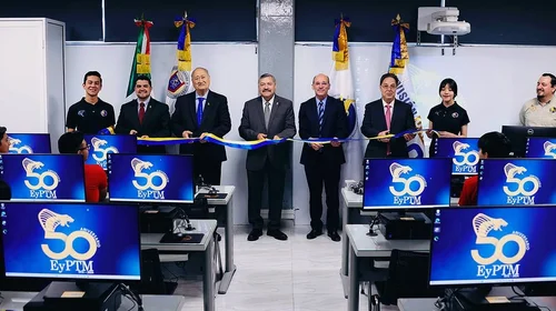 Equipan la sala de computación en la Prepa Técnica Médica