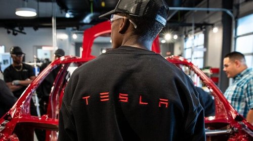 Tesla en aprietos: despedirá casi 15,000 personas