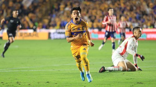 ¡Lo devoró! Tigres derrota 3-1 a Chivas y acaricia las Semis
