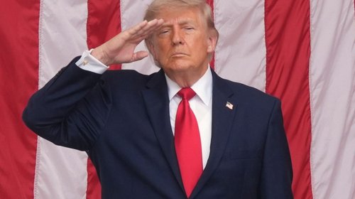 Economía y guerra golpean a Trump rumbo a 2026