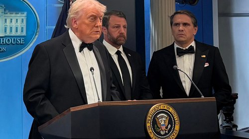 Trump dice que tirador "estaba muy lejos" de él tras el tiroteo