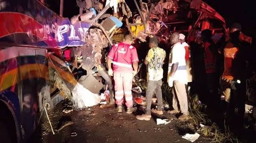 Sube a 24 la cifra de muertos por accidente escolar en Uganda