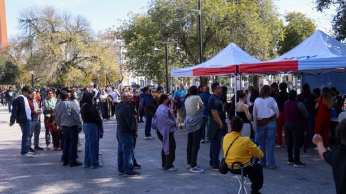 Aplican 7 mil 500 vacunas en campaña en Monterrey