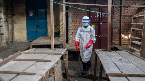 OMS reduce alerta por ébola en gran parte de África