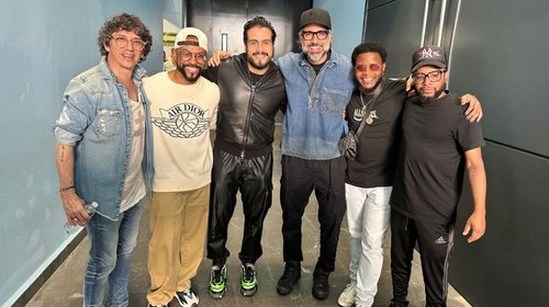 Músicos de Bruno Mars visitan casa de académicos